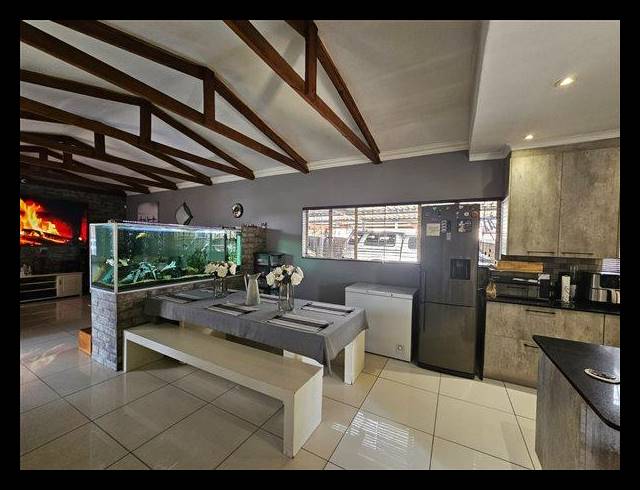 3 BEDROOM HOUSE FOR SALE IN BONAERO PARK